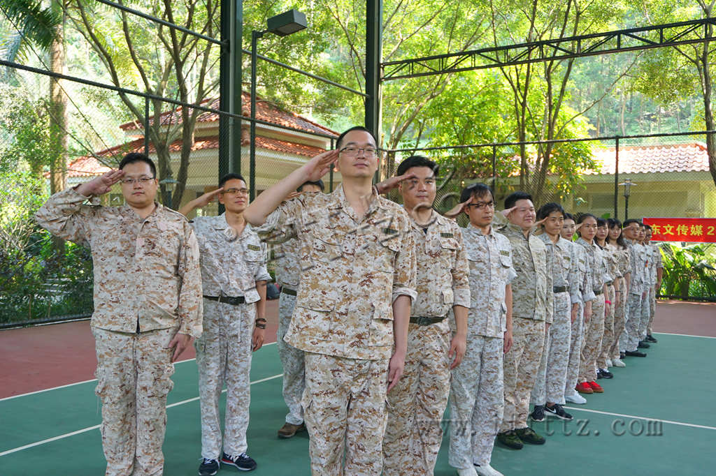 上午的活动主要以军事队列训练为主，包含单兵队列训练