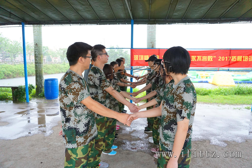 热身活动，学员们相互熟悉、交流。